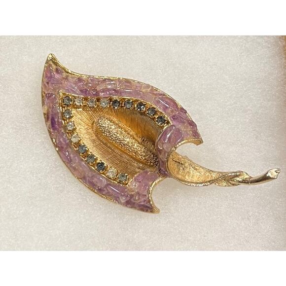 * RARE* Amethyst Crystals and Rhinestone Gold Tone Cala Lily Brooch, unsigned - Picture 3 of 6